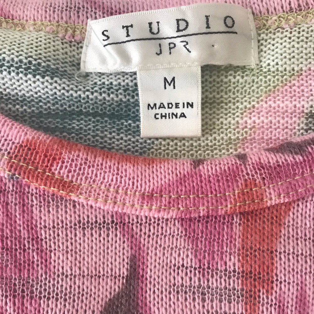 Studio Top, Medium - Picture 4 of 6